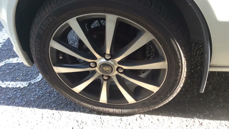 タイヤホイール前