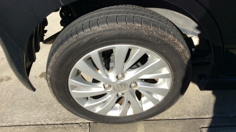 タイヤホイール前