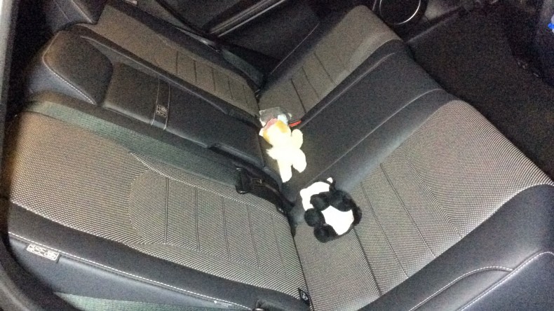 内装後方シート