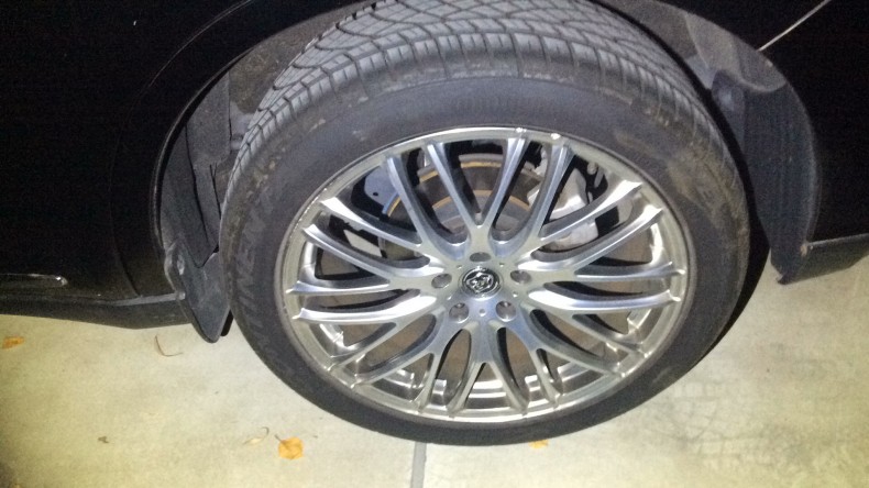 タイヤホイール前