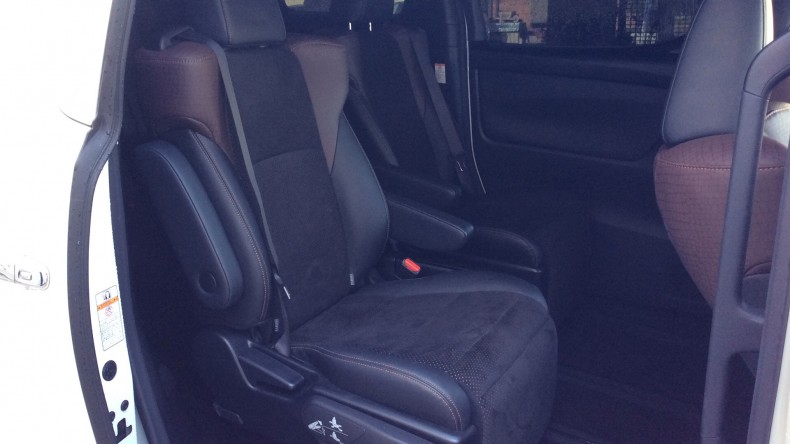 内装後方シート