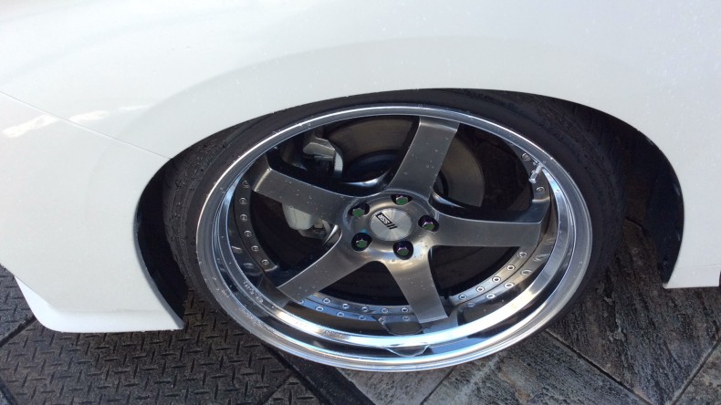 タイヤホイール前