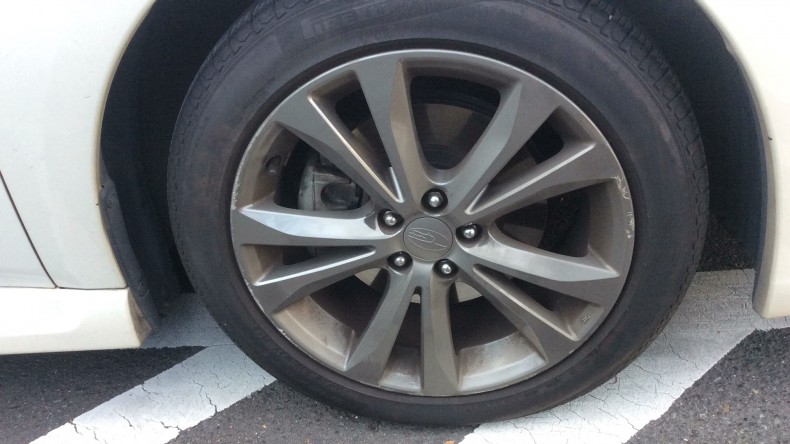 タイヤホイール前