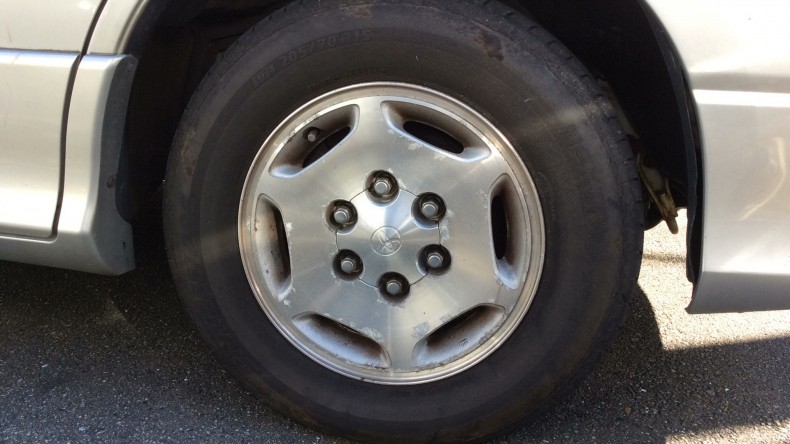 タイヤホイール前