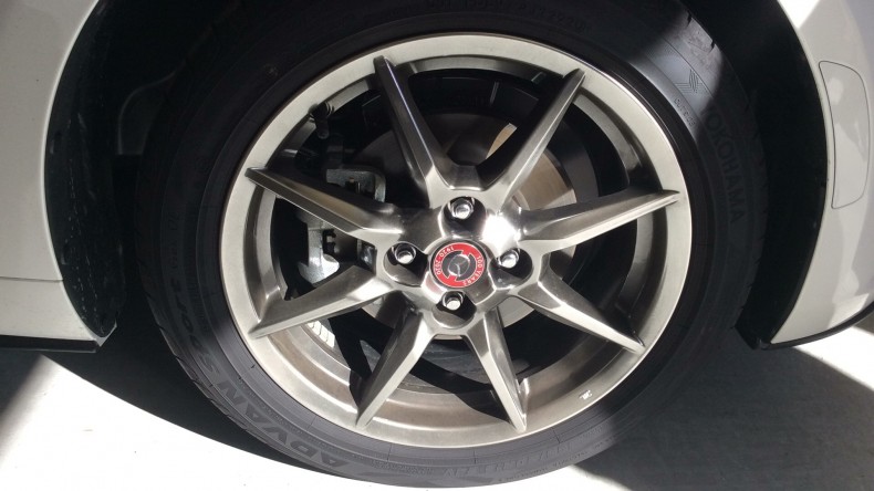 タイヤホイール前