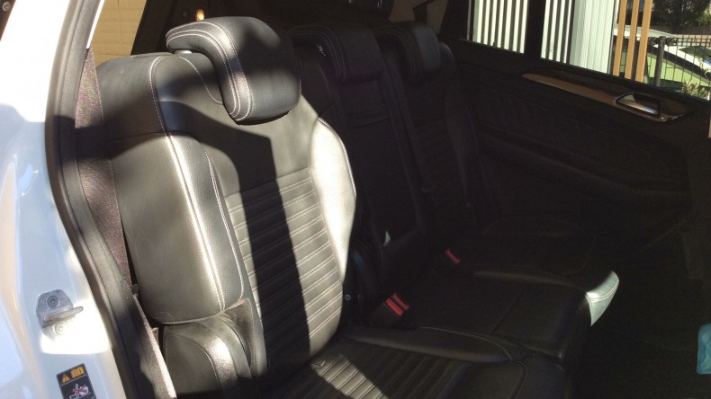 内装後方シート