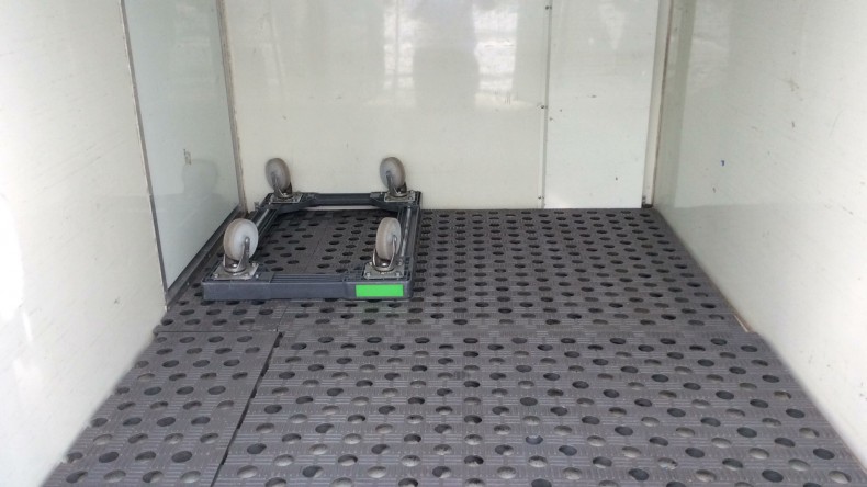 内装後方シート