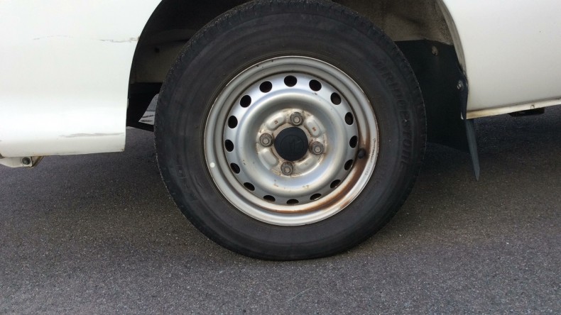 タイヤホイール前