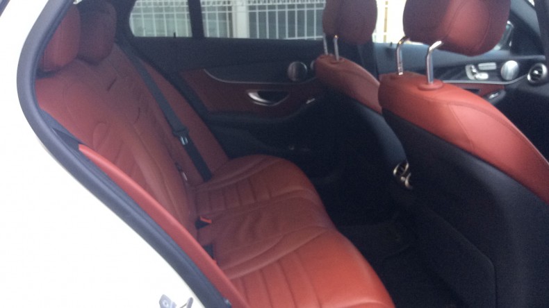 内装後方シート