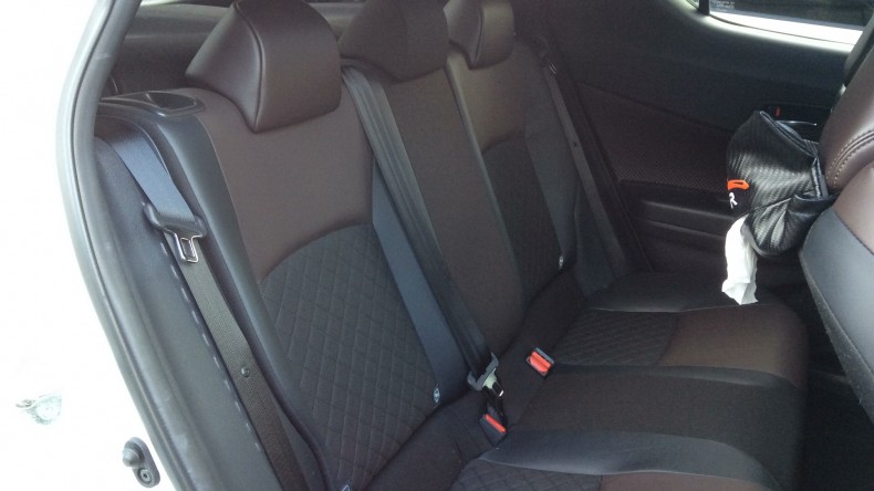 内装後方シート