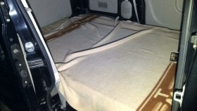 内装後方シート