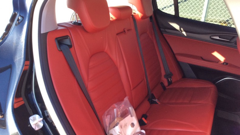 内装後方シート