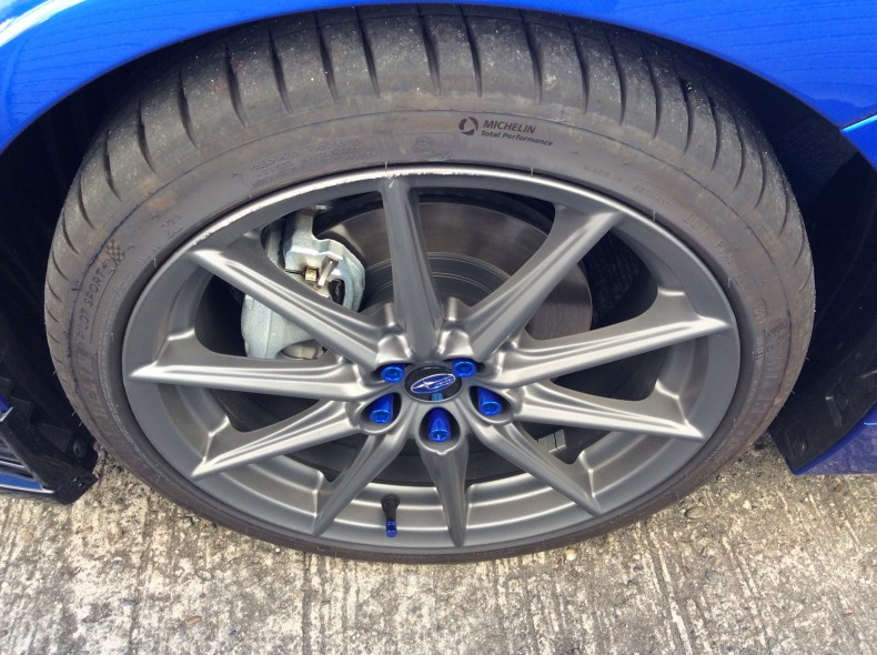 タイヤホイール前