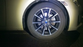 タイヤホイール前