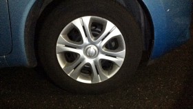 タイヤホイール前