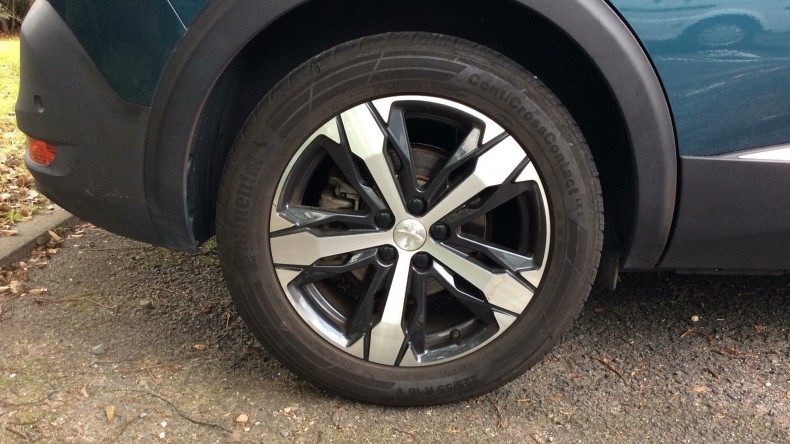 タイヤホイール前