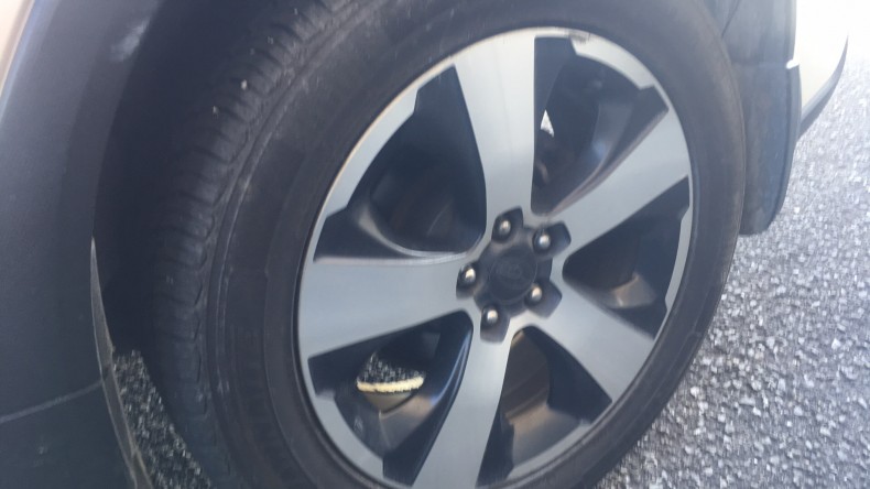 タイヤホイール前