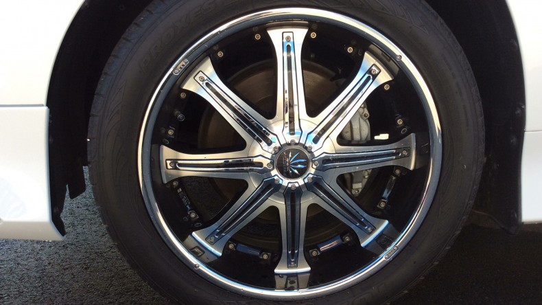 タイヤホイール前