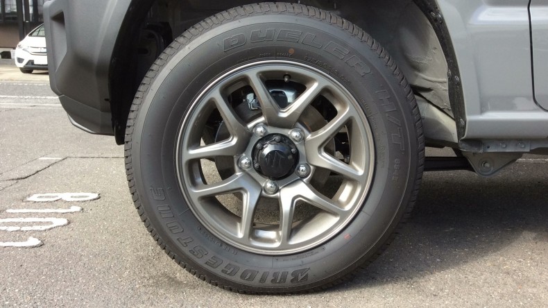 タイヤホイール前