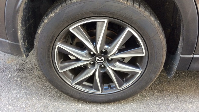 タイヤホイール前