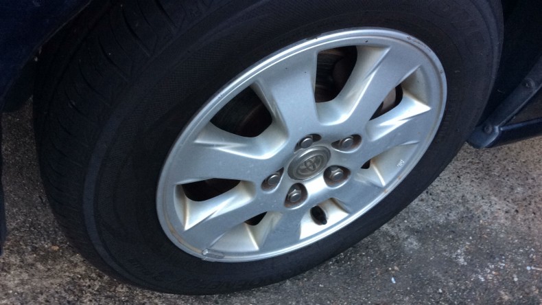 タイヤホイール前