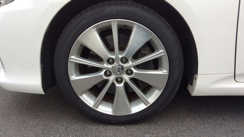 タイヤホイール前