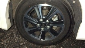 タイヤホイール前