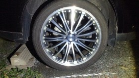 タイヤホイール前