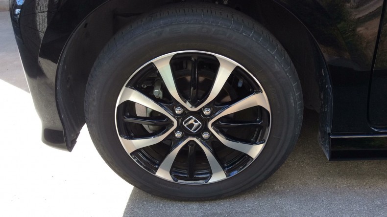 タイヤホイール前