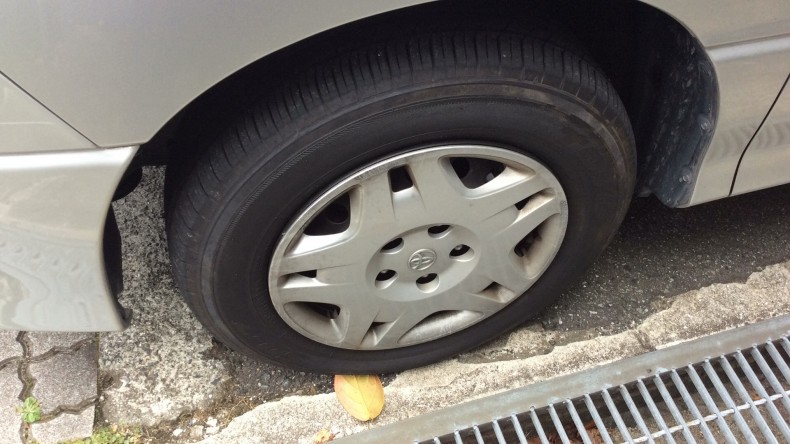 タイヤホイール前