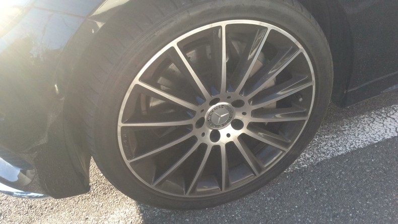 タイヤホイール前