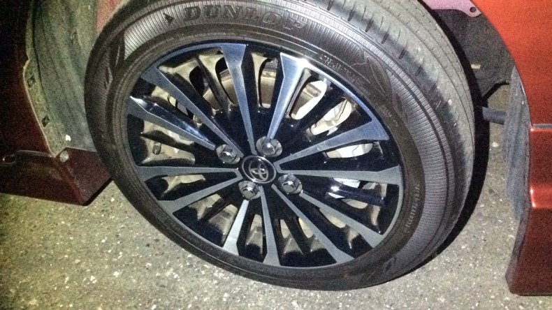 タイヤホイール前