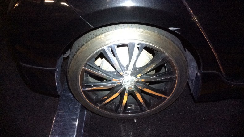 タイヤホイール前