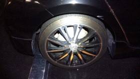 タイヤホイール前