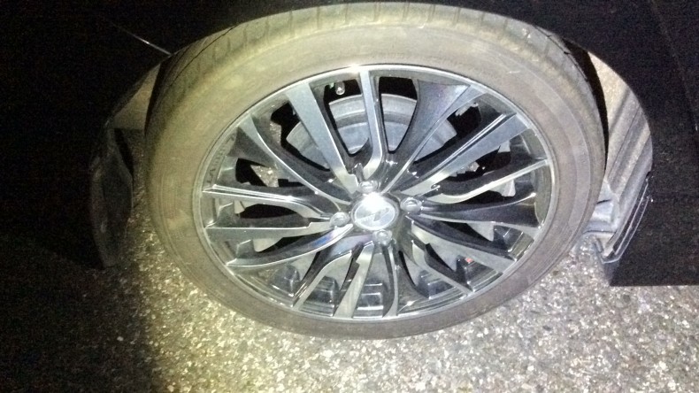 タイヤホイール前