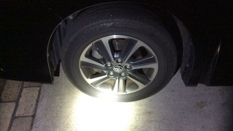 タイヤホイール前