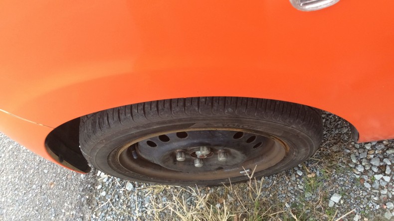 タイヤホイール前