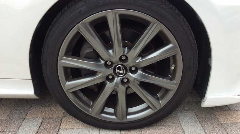 タイヤホイール前