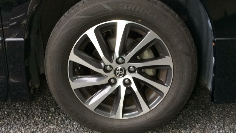 タイヤホイール前