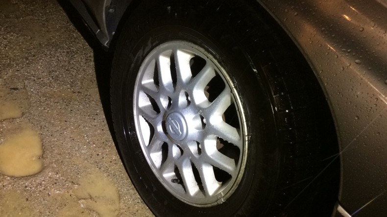 タイヤホイール前