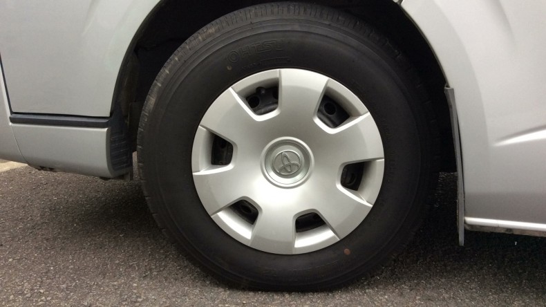 タイヤホイール前