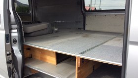 内装後方シート