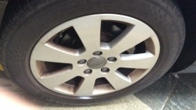 タイヤホイール前