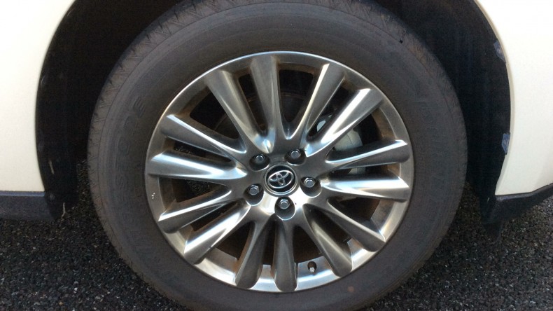 タイヤホイール前