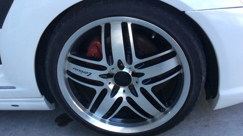 タイヤホイール前