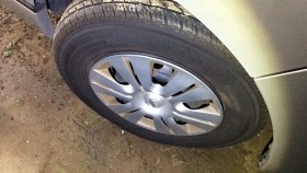 タイヤホイール前