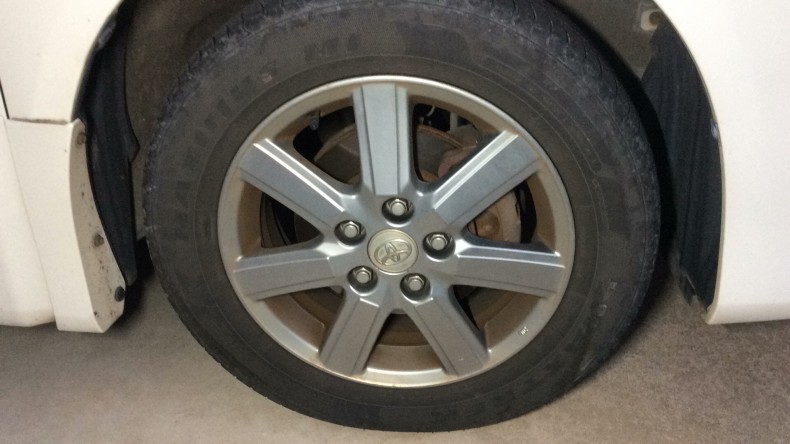 タイヤホイール前