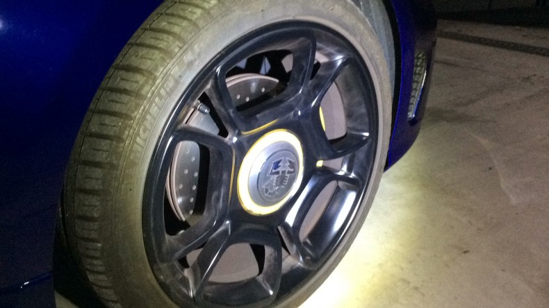 タイヤホイール前