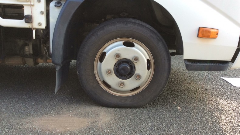 タイヤホイール前