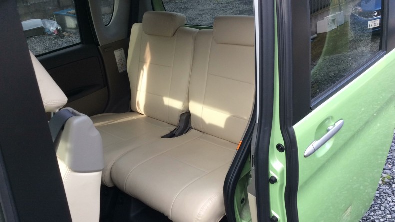 内装後方シート